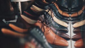viele Paare männliche Lederschuhe, handgefertigt