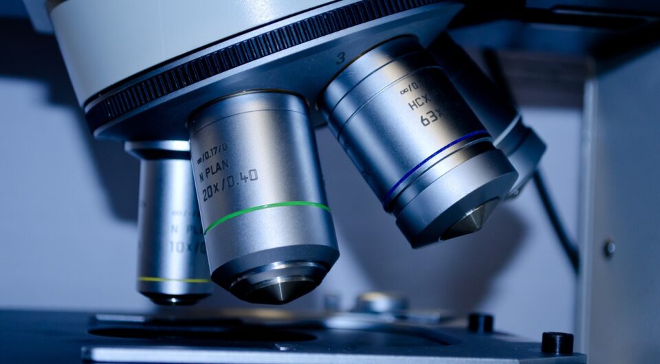 microscope-275984_1280